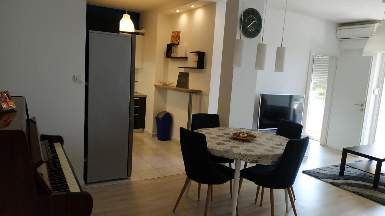 Apartman Katnic By The Beach ซริกเวนิซา ภายนอก รูปภาพ