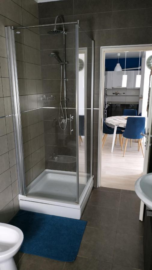 Apartman Katnic By The Beach ซริกเวนิซา ภายนอก รูปภาพ
